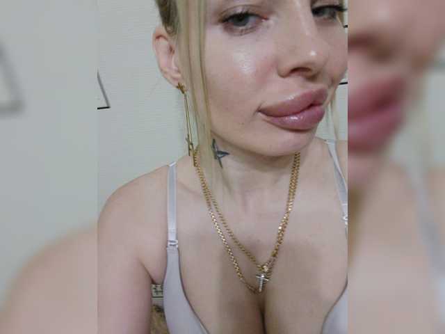 Djesikaa live cam on BongaCams