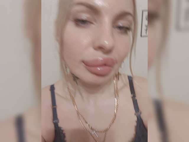 Djesikaa, live now on BongaCams