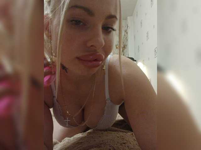 Djesikaa, en directo ahora en BongaCams