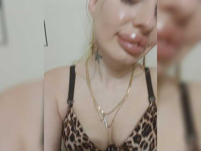 Djesikaa live cam on BongaCams