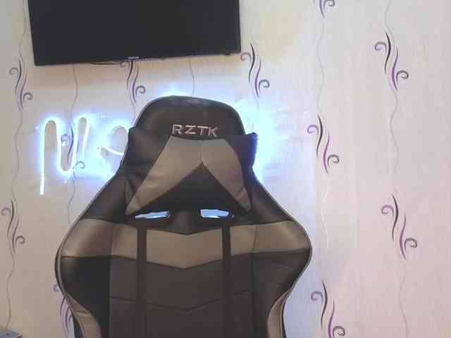Secret_Smile webcam