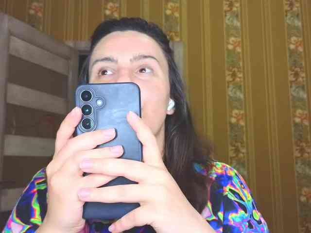 Secret_Smile webcam