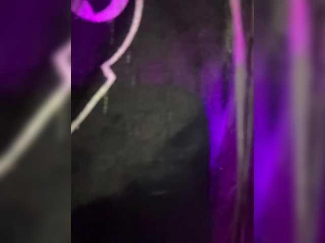 LeCriss's BongaCams show and profile