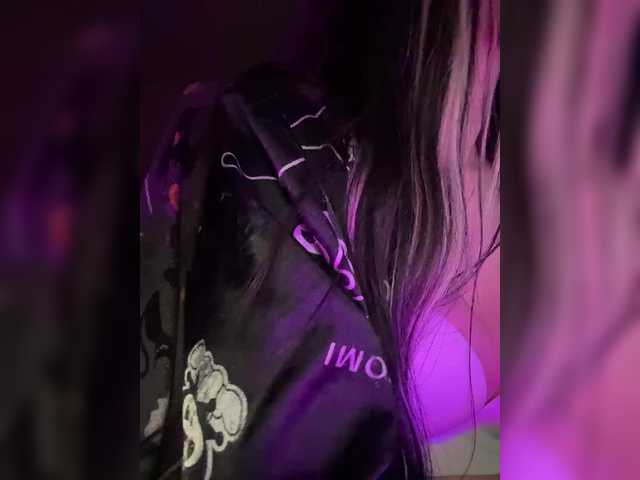 LeCriss's BongaCams show and profile