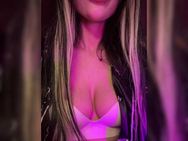 LeCriss's BongaCams show and profile