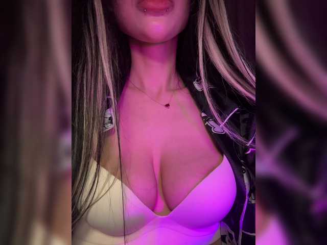 LeCriss's BongaCams show and profile