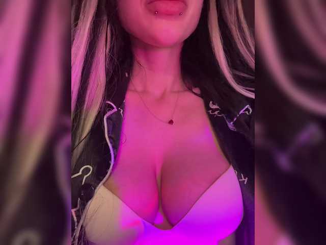 LeCriss's BongaCams show and profile