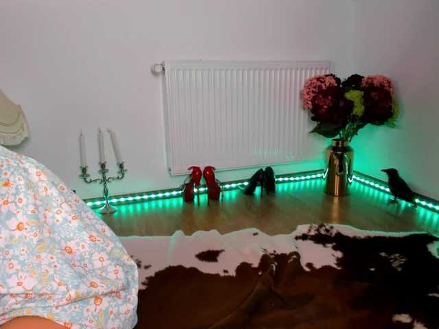 SatyneQueen live webcam show