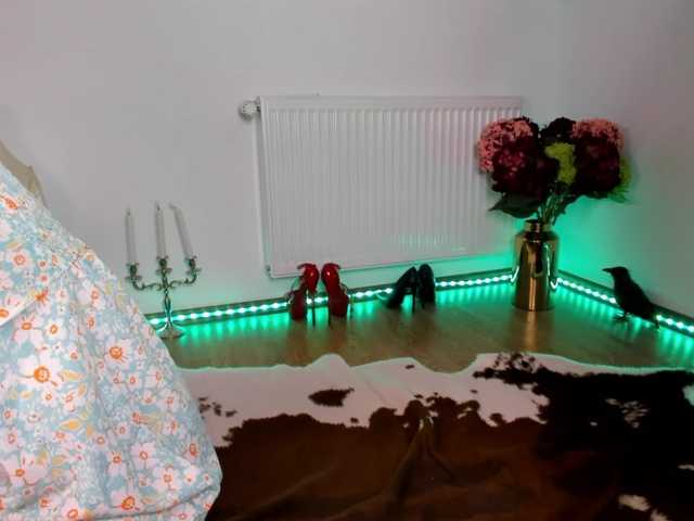 SatyneQueen live webcam show