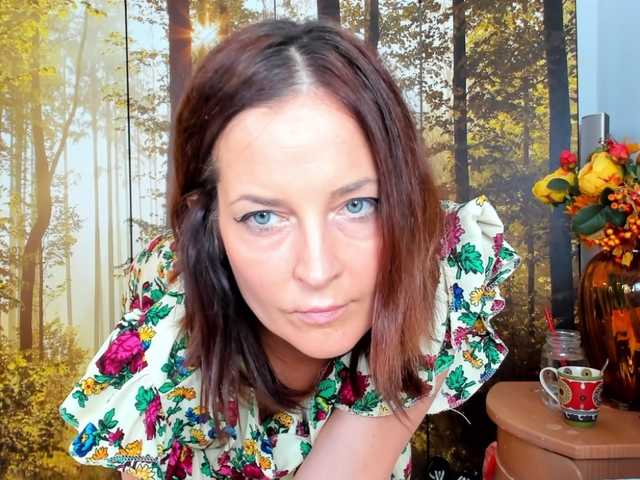 SatyneQueen live cam preview