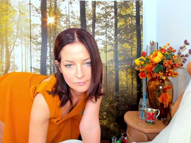 SatyneQueen live cam preview