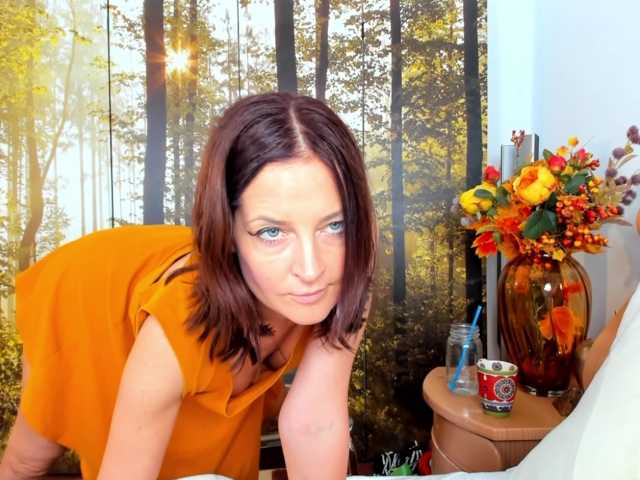 SatyneQueen live cam preview