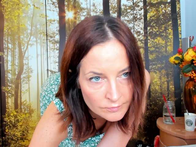 SatyneQueen live cam preview