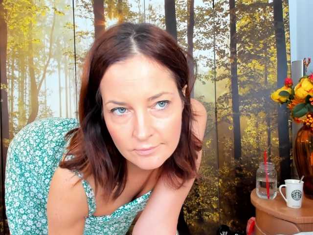 SatyneQueen live cam preview