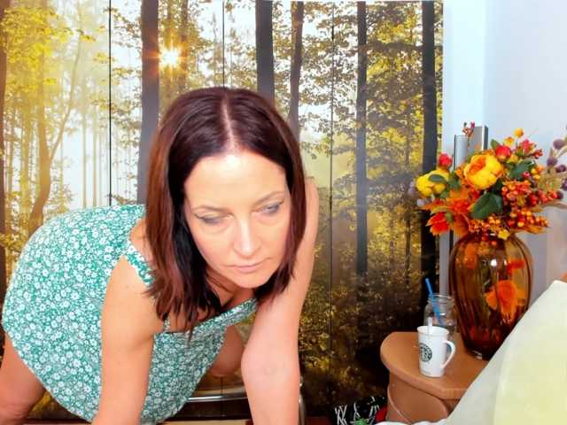 SatyneQueen live cam preview