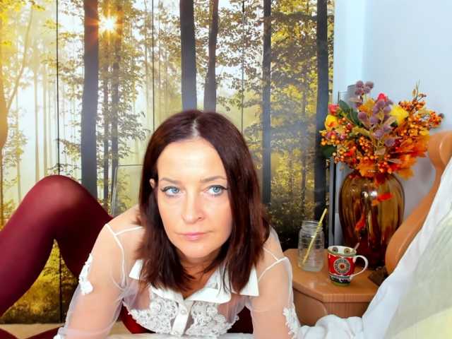 SatyneQueen live cam preview