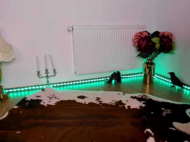 SatyneQueen live webcam show