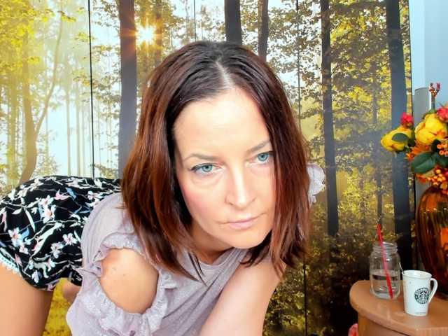 SatyneQueen live cam preview