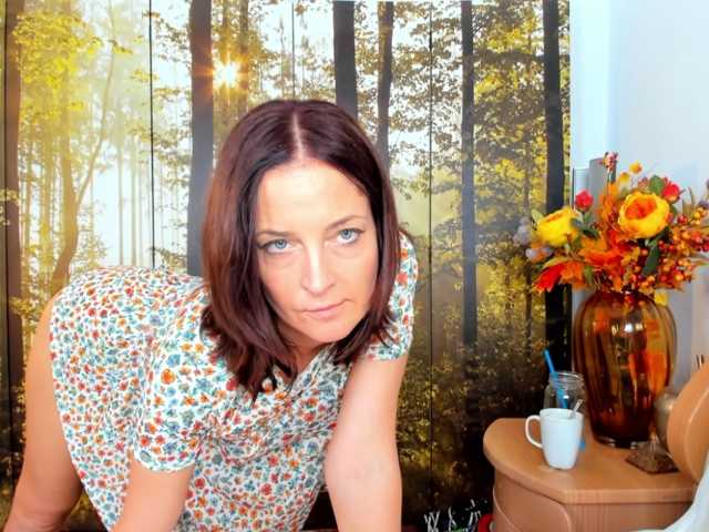 SatyneQueen live cam preview