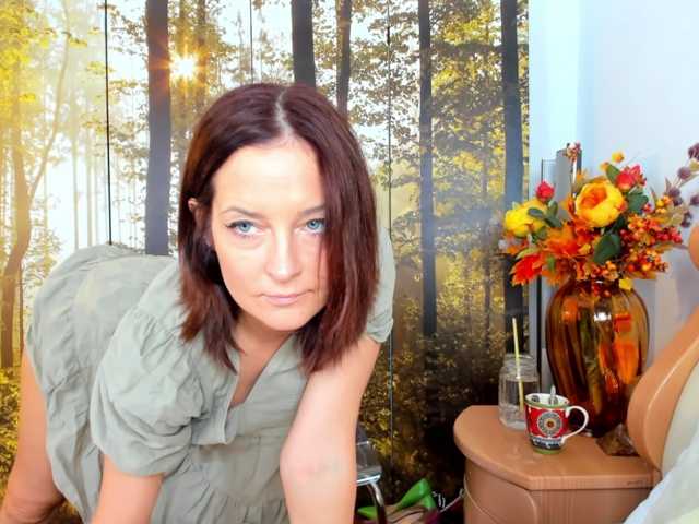 SatyneQueen live cam preview