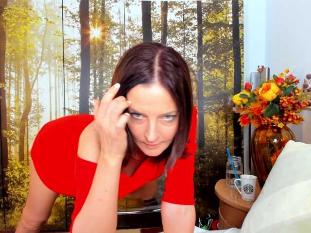 SatyneQueen live cam preview