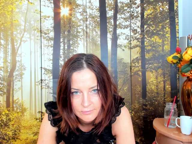 SatyneQueen live cam preview