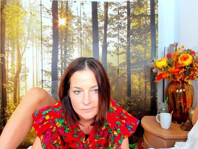 SatyneQueen live cam preview
