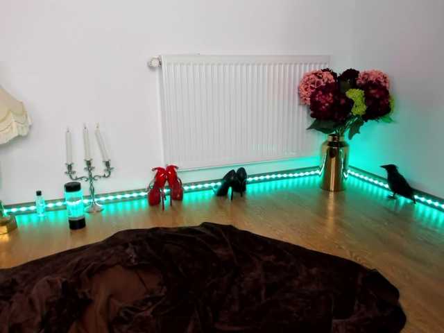 SatyneQueen live webcam show