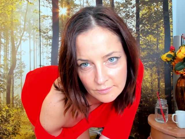 SatyneQueen live cam preview