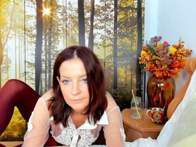 SatyneQueen live cam preview