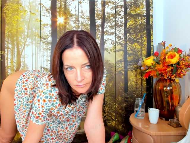 SatyneQueen live cam preview
