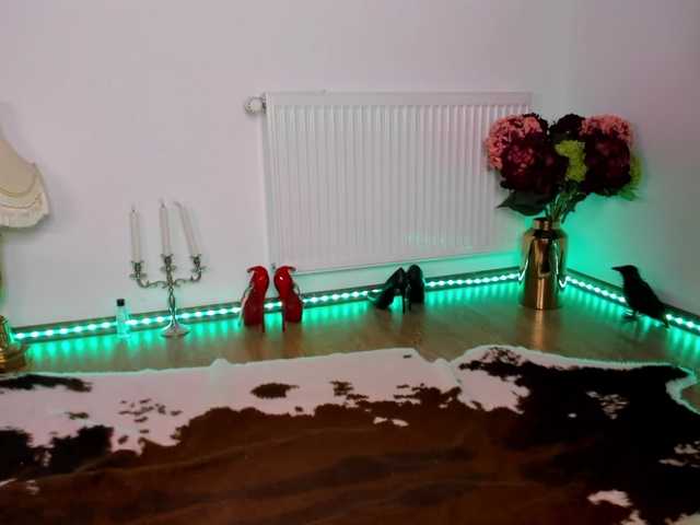 SatyneQueen live webcam show