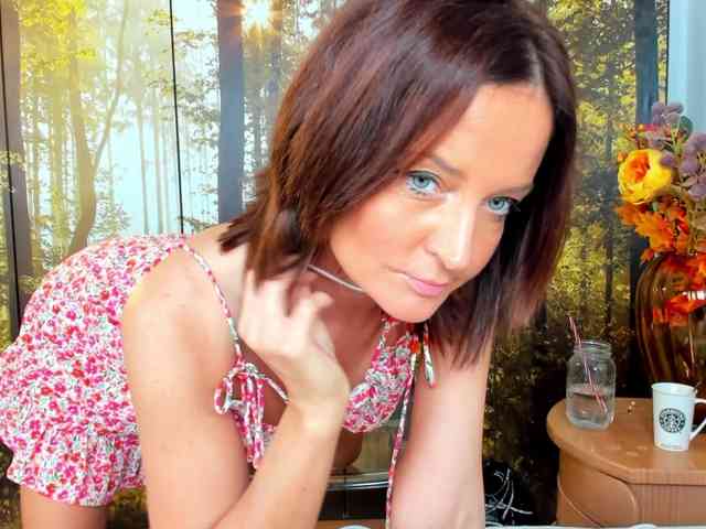 SatyneQueen webcam