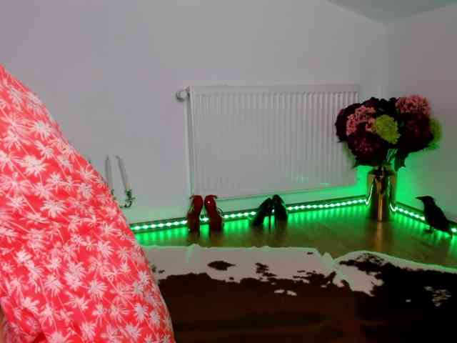SatyneQueen webcam