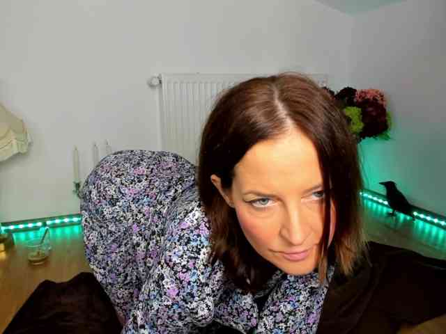 SatyneQueen webcam