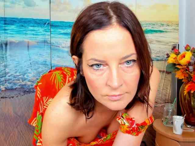 SatyneQueen webcam