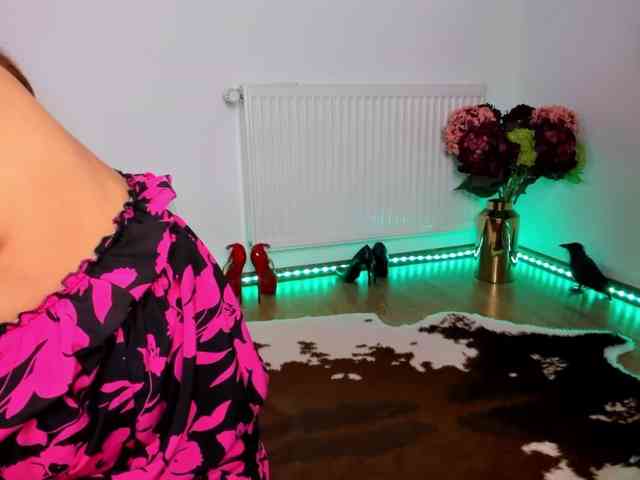 SatyneQueen webcam