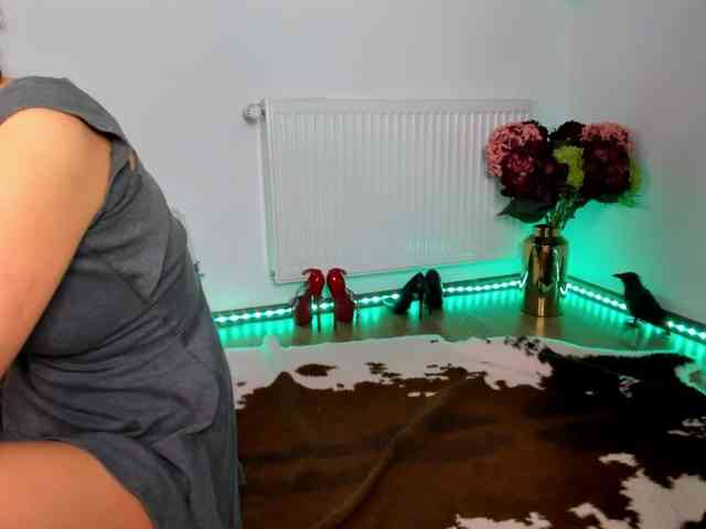 SatyneQueen webcam