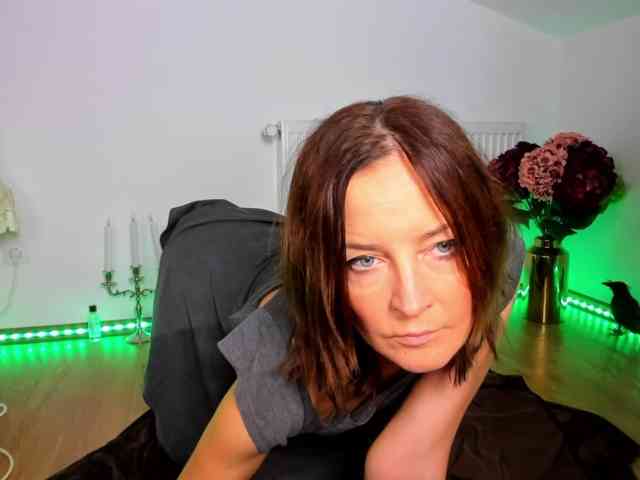 SatyneQueen webcam