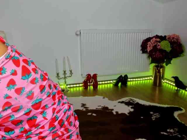 SatyneQueen webcam