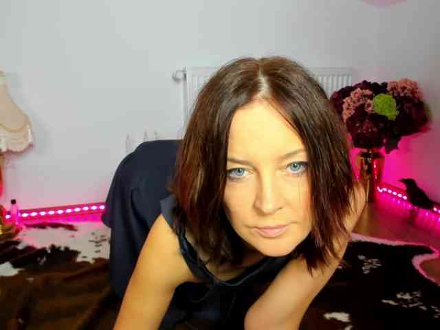 SatyneQueen webcam