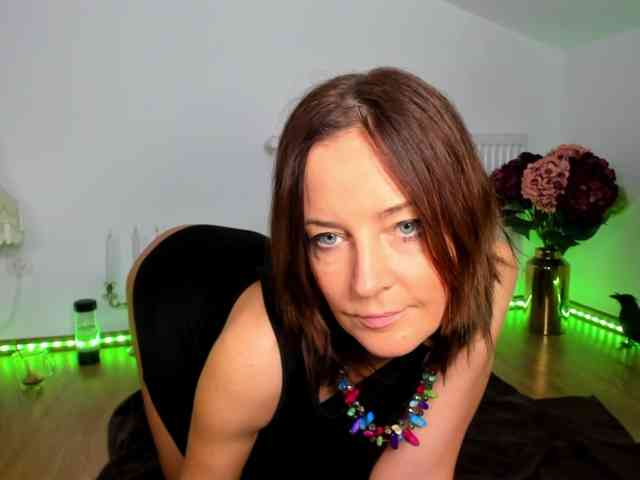 SatyneQueen webcam