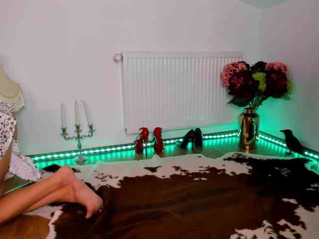 SatyneQueen webcam