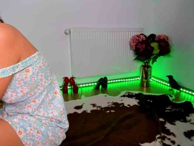 SatyneQueen webcam