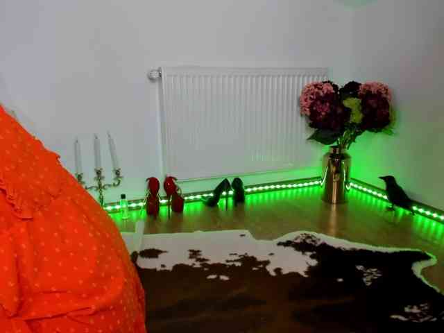 SatyneQueen webcam
