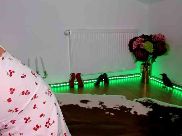 SatyneQueen webcam