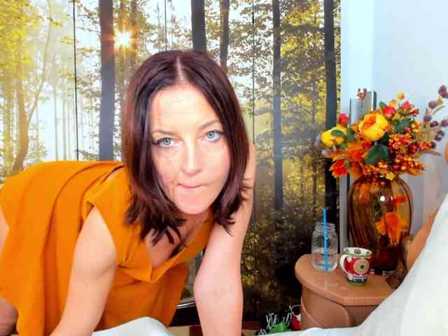 SatyneQueen webcam