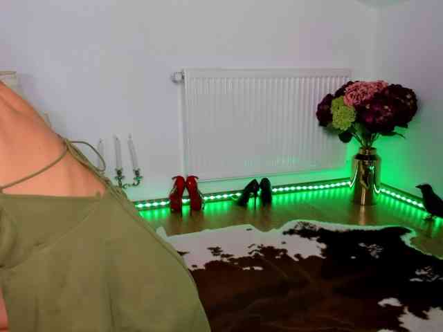 SatyneQueen webcam