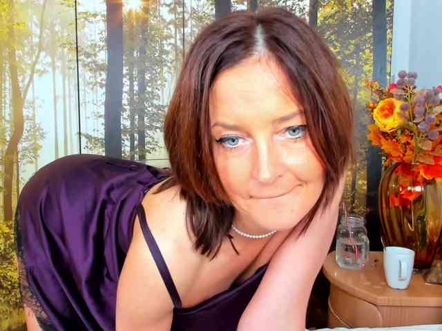 SatyneQueen webcam