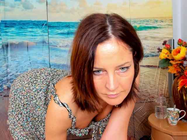 SatyneQueen webcam
